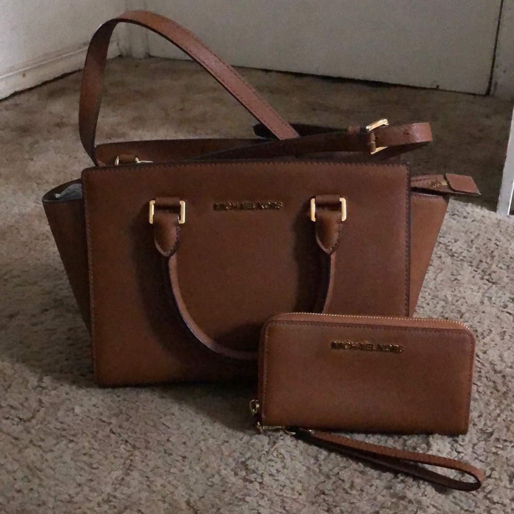 Michael kors bag and wallet - Picture 3 of 16